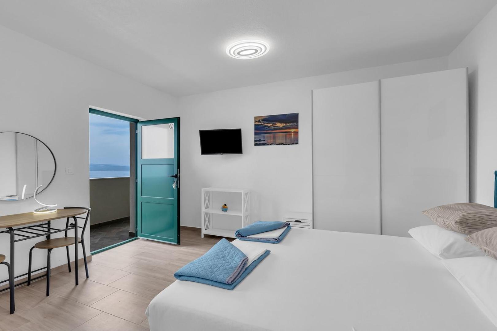 Irena With Heated Pool And Sea View