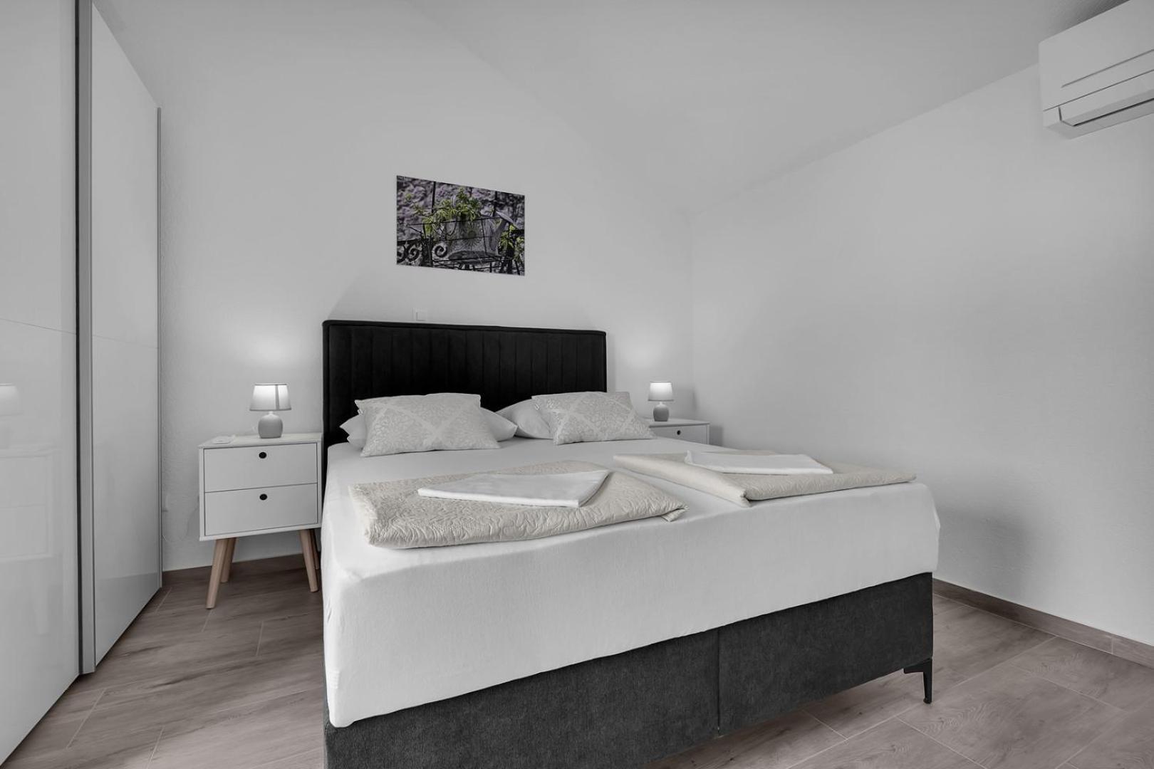 Irena With Heated Pool And Sea View Feriehus