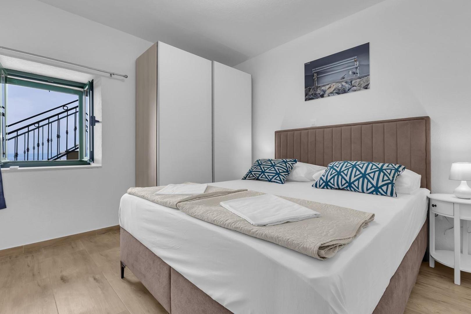 Feriehus Irena With Heated Pool And Sea View Makarska